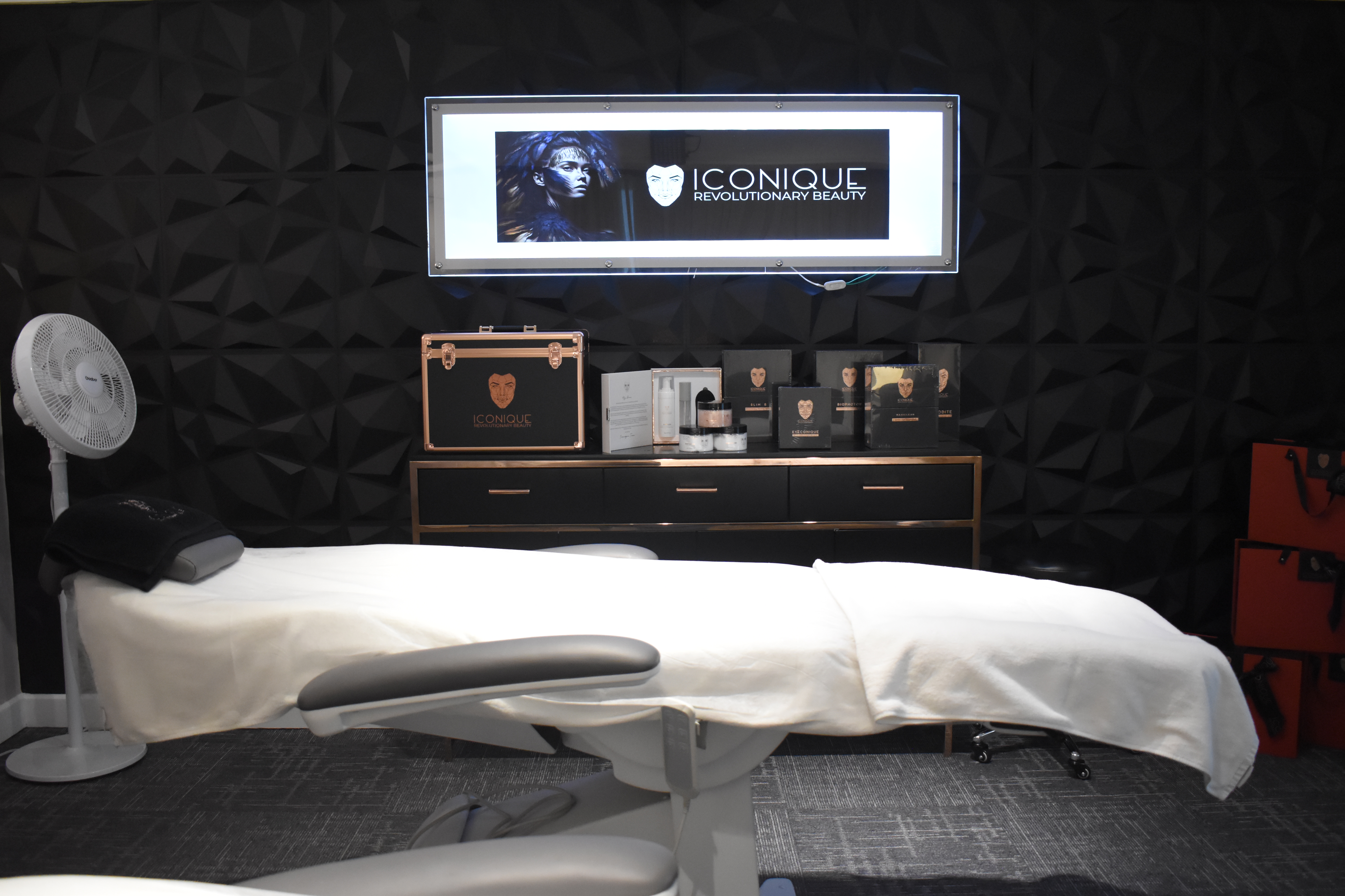 ICONIQUE Clinic - Premium Beauty Center